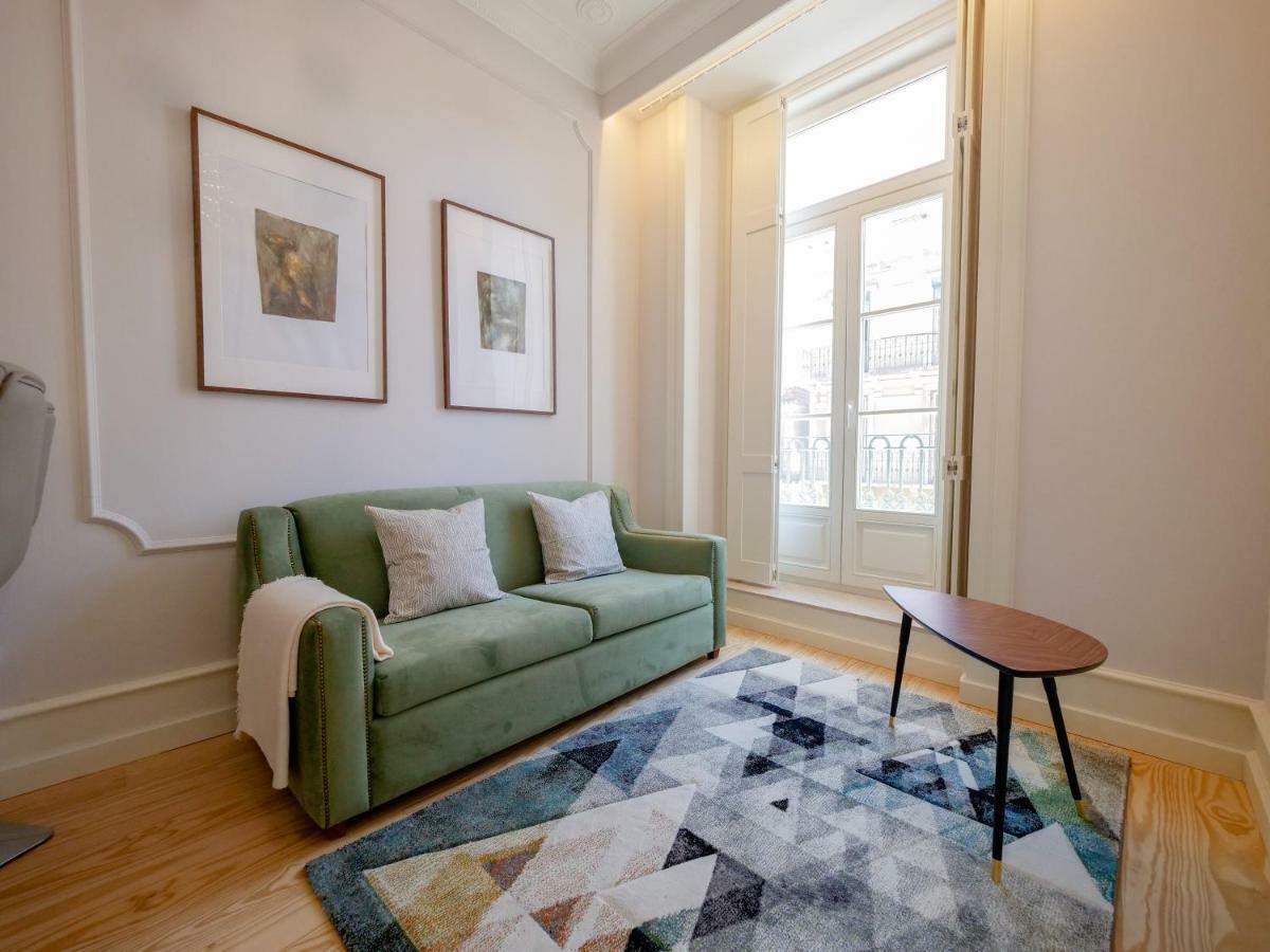 Augusta Street 229- 4 Esq * Lisboa